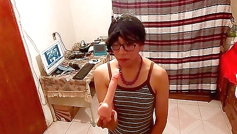 Amateur latina enjoys deepthroat sucking and sucking toys