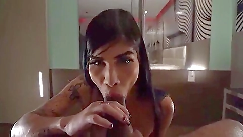 Tattooed milf fucks her deepthroat with her partner